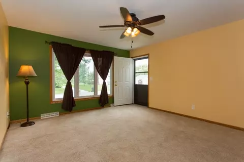 4014 Mark Dr, Waterloo, IA 50701 photo 3