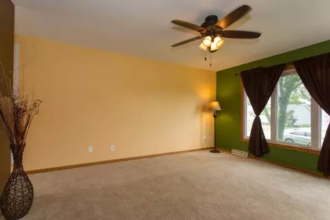 4014 Mark Dr, Waterloo, IA 50701 photo 4