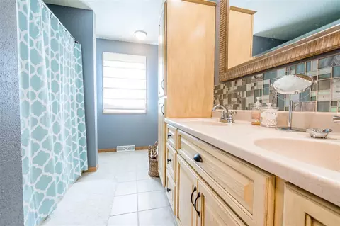 702 Sonya Dr, Waterloo, IA 50702 photo 13