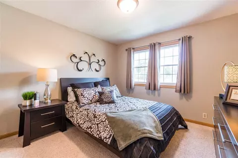 702 Sonya Dr, Waterloo, IA 50702 photo 9