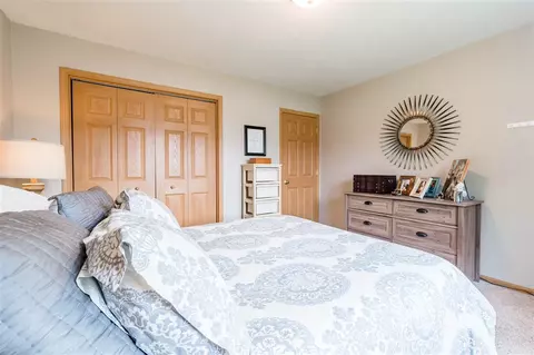 702 Sonya Dr, Waterloo, IA 50702 photo 8