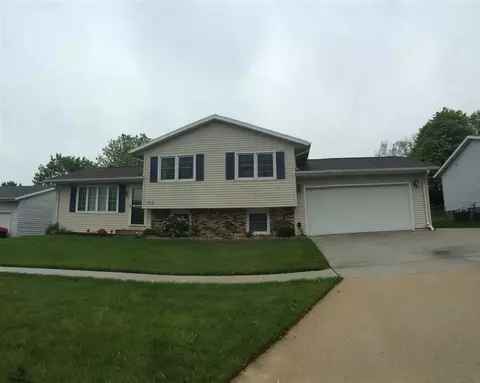 702 Sonya Dr, Waterloo, IA 50702 photo 1