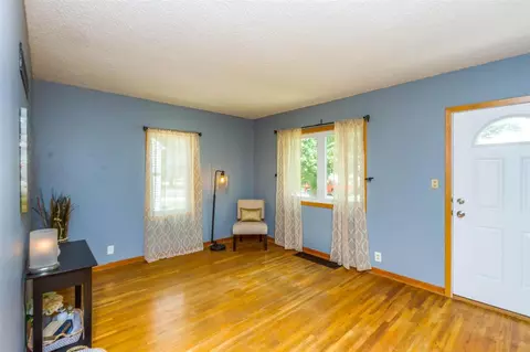 1136 E Mitchell Ave, Waterloo, IA 50702 photo 3