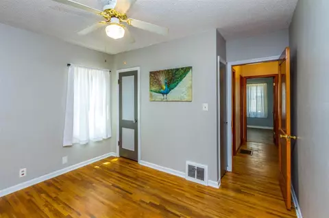 1136 E Mitchell Ave, Waterloo, IA 50702 photo 12