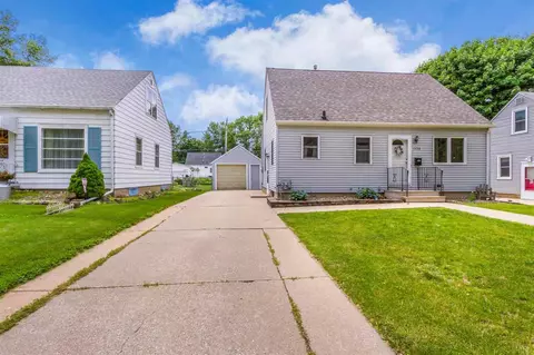 1136 E Mitchell Ave, Waterloo, IA 50702 photo 2