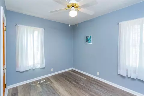 1136 E Mitchell Ave, Waterloo, IA 50702 photo 9