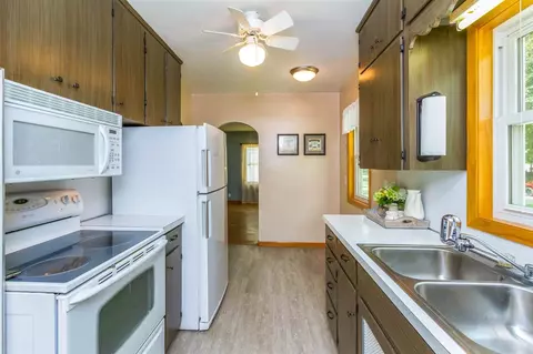 1136 E Mitchell Ave, Waterloo, IA 50702 photo 6