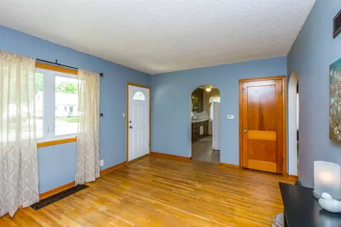 1136 E Mitchell Ave, Waterloo, IA 50702 photo 4