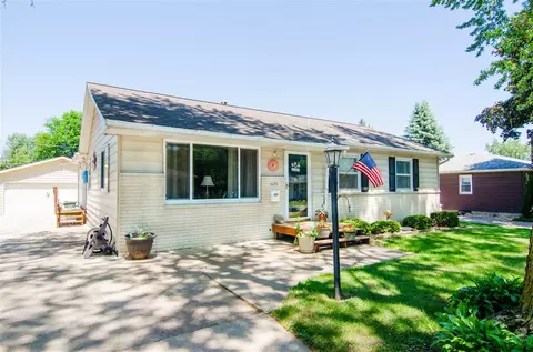 1635 E Mitchell Ave, Waterloo, IA 50702 photo 1