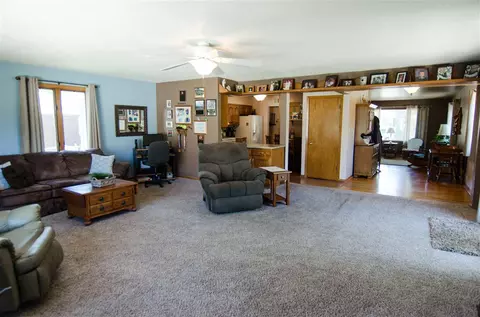 1635 E Mitchell Ave, Waterloo, IA 50702 photo 4