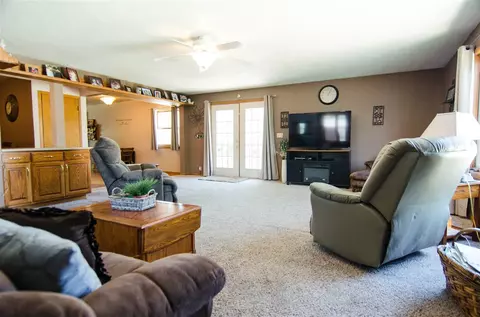 1635 E Mitchell Ave, Waterloo, IA 50702 photo 2