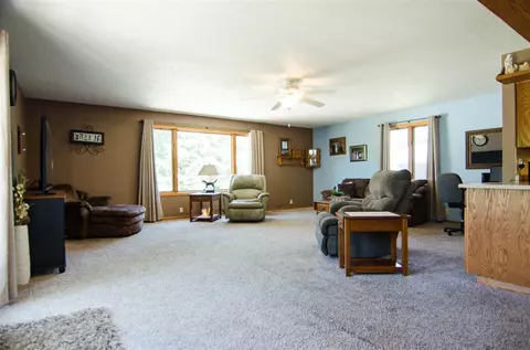 1635 E Mitchell Ave, Waterloo, IA 50702 photo 3