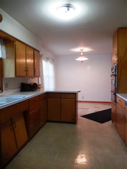 715 W 5th St, Sumner, IA 50674 photo 5