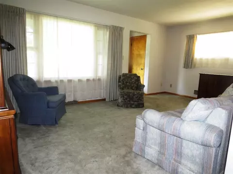 161 Letsch Rd, Waterloo, IA 50701 photo 2