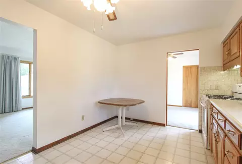 445 Devonshire Dr, Waterloo, IA 50701 photo 9