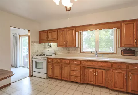 445 Devonshire Dr, Waterloo, IA 50701 photo 8