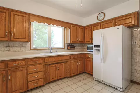 445 Devonshire Dr, Waterloo, IA 50701 photo 7