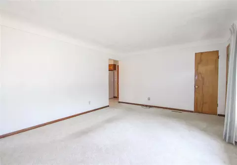 445 Devonshire Dr, Waterloo, IA 50701 photo 4