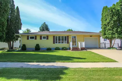 445 Devonshire Dr, Waterloo, IA 50701 photo 1