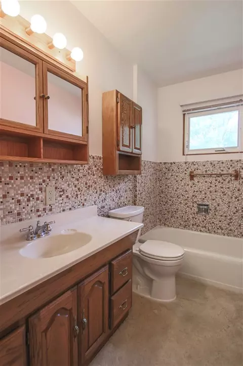 445 Devonshire Dr, Waterloo, IA 50701 photo 16