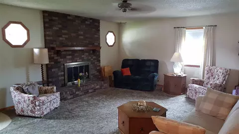 1643 E Mitchell Ave, Waterloo, IA 50702 photo 3