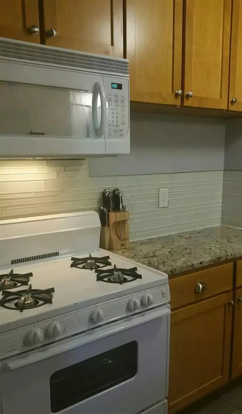 323 Bertch Ave, Waterloo, IA 50702 photo 8
