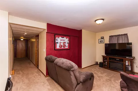 1901 E Ridgeway Ave, Waterloo, IA 50702 photo 14