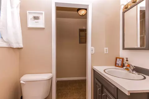 1901 E Ridgeway Ave, Waterloo, IA 50702 photo 13