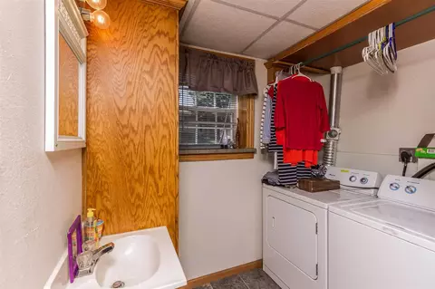1901 E Ridgeway Ave, Waterloo, IA 50702 photo 17