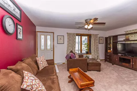 1901 E Ridgeway Ave, Waterloo, IA 50702 photo 4