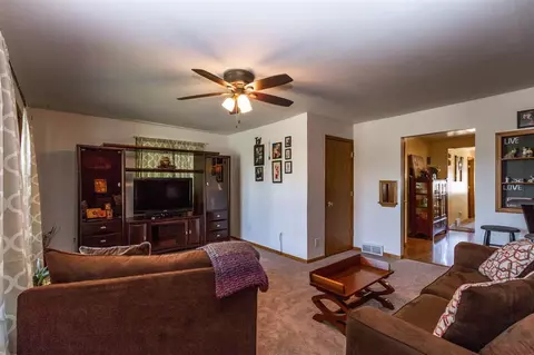 1901 E Ridgeway Ave, Waterloo, IA 50702 photo 3