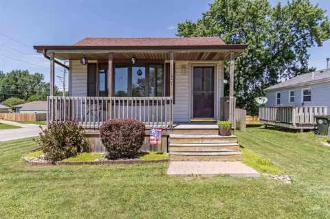1901 E Ridgeway Ave, Waterloo, IA 50702 photo 1