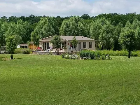 10562 Neon Rd, Maynard, IA 50655 photo 1