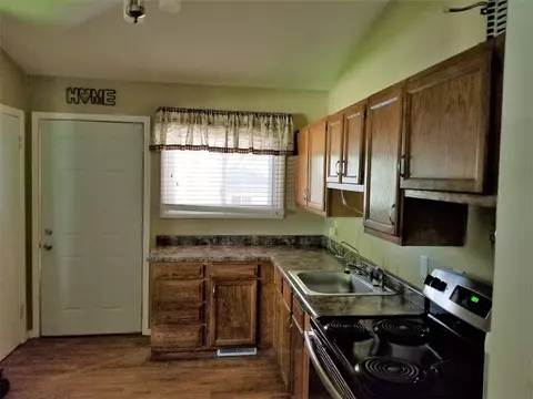 815 Progress Ave, Waterloo, IA 50701 photo 3