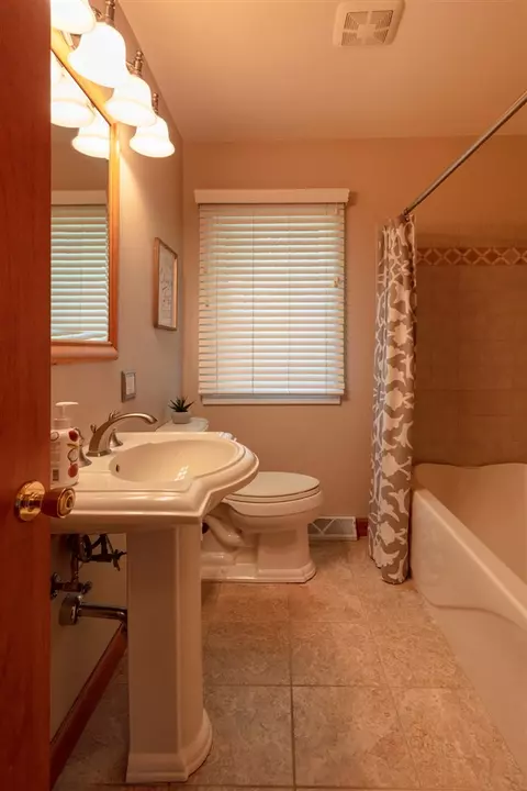 611 Stephan Ave, Waterloo, IA 50701 photo 8