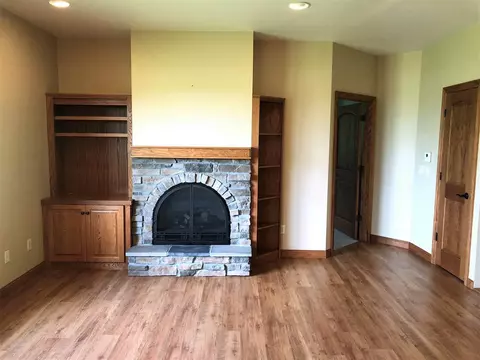 1214 Walnut St, Decorah, IA 52101 photo 4