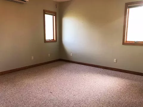 1214 Walnut St, Decorah, IA 52101 photo 14