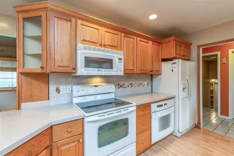310 E Mitchell Ave, Waterloo, IA 50702 photo 4