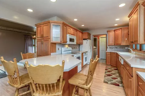 310 E Mitchell Ave, Waterloo, IA 50702 photo 5
