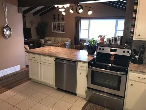1404 Wilson St, Dysart, IA 52224 photo 4