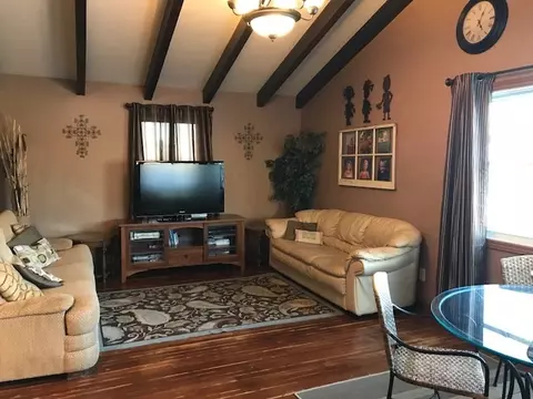 1404 Wilson St, Dysart, IA 52224 photo 2
