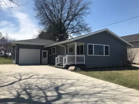 1404 Wilson St, Dysart, IA 52224 photo 1