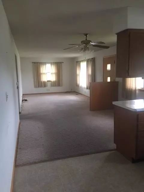 1103 Wilson St, Dysart, IA 52224 photo 3