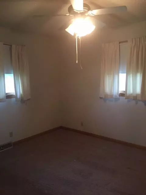 1103 Wilson St, Dysart, IA 52224 photo 9