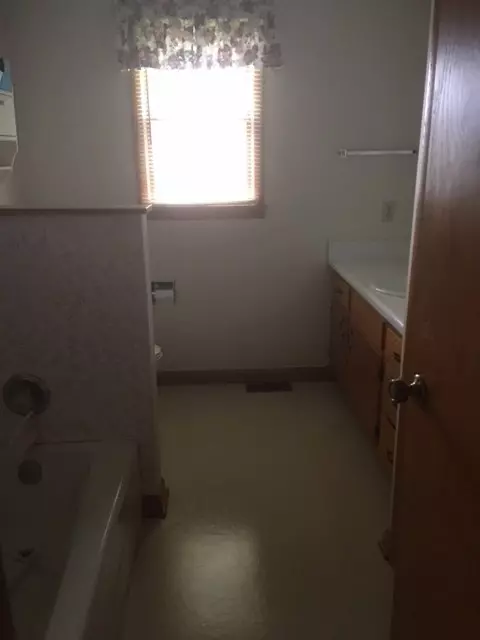1103 Wilson St, Dysart, IA 52224 photo 8