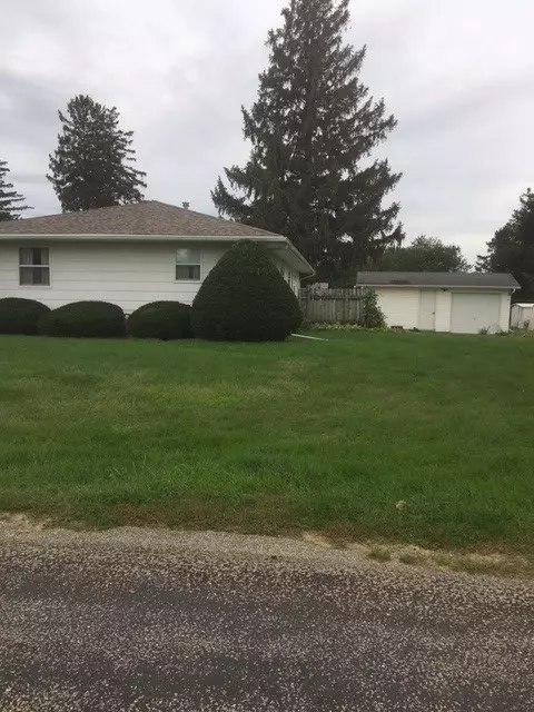 1103 Wilson St, Dysart, IA 52224 photo 2