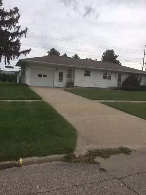 1103 Wilson St, Dysart, IA 52224 photo 1