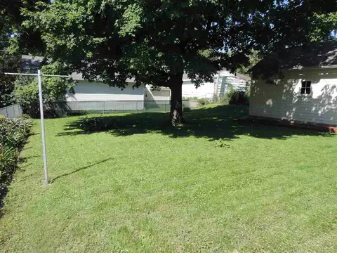 836 Maxwell St, Waterloo, IA 50701 photo 3