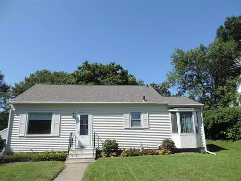 836 Maxwell St, Waterloo, IA 50701 photo 1