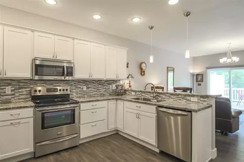 704 Clair St, Cedar Falls, IA 50613 photo 3